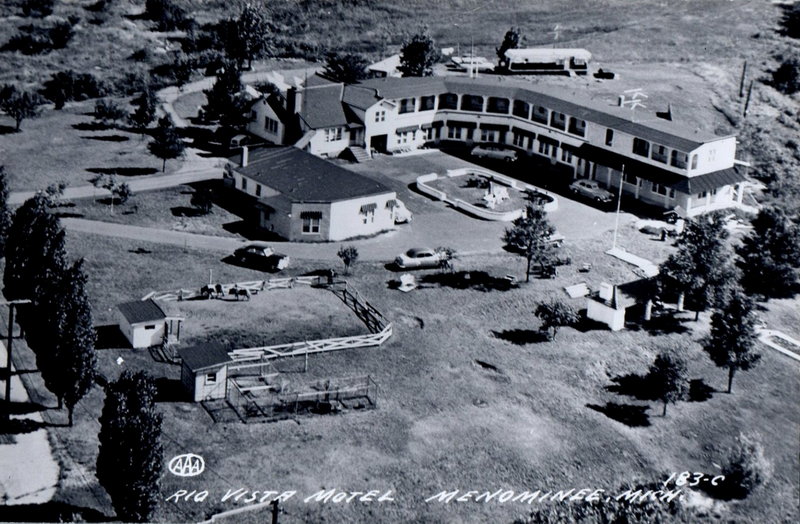 Rio Vista Motel - Vintage Postcard (newer photo)